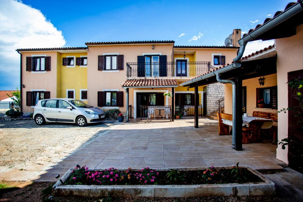 Apartmani Jurman Matohanci ภายนอก รูปภาพ